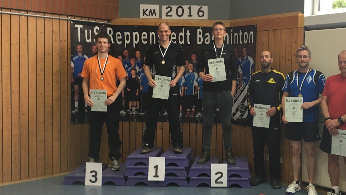 Kreismeister im Badminton Herren Doppel und Einzel Image 1